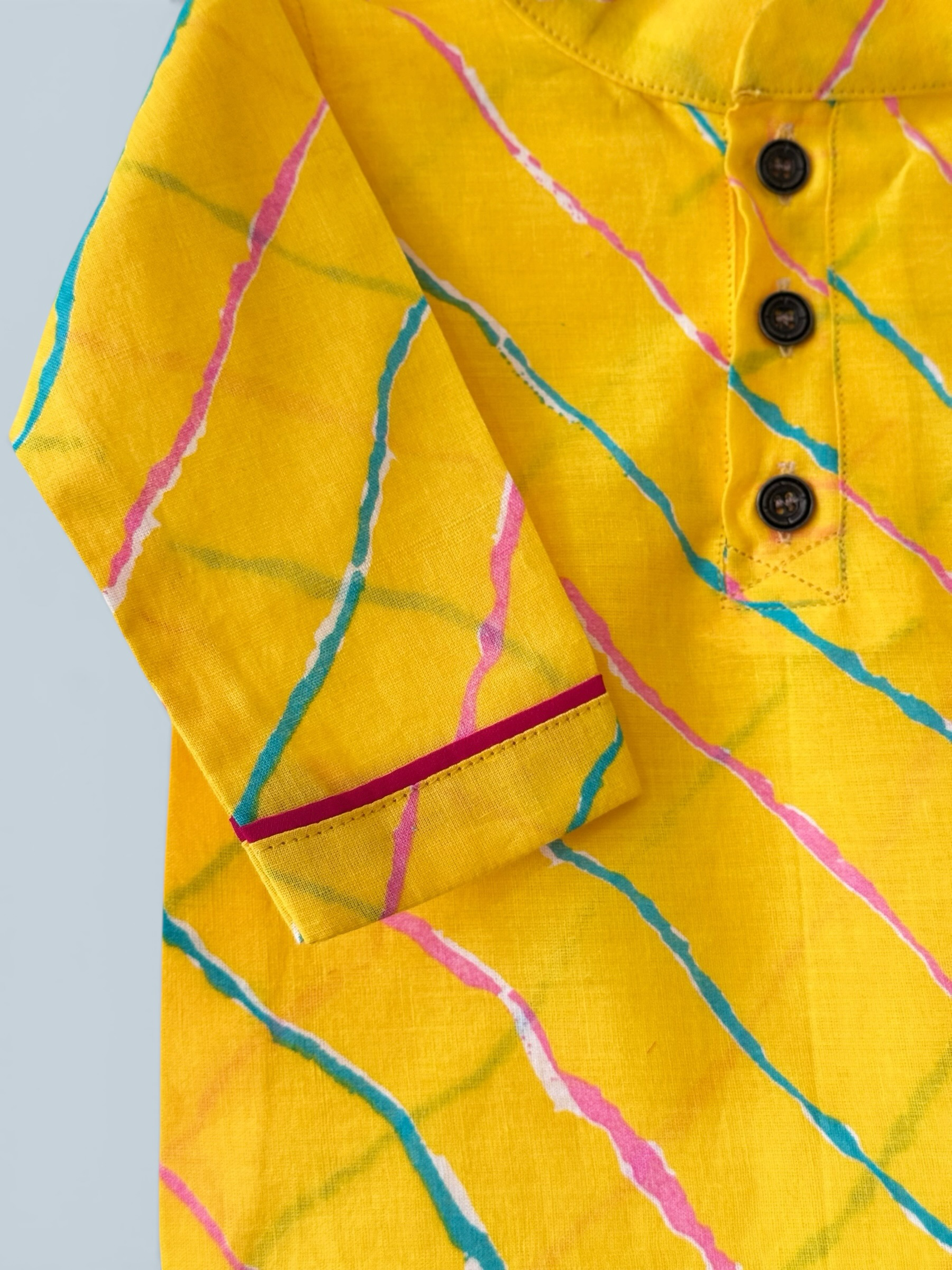 Boys Yellow Leheriya Print Cotton Kurta & Pajama Set